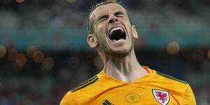 Gareth Bale mit weit aufgerissenem Mund nach einem Tor