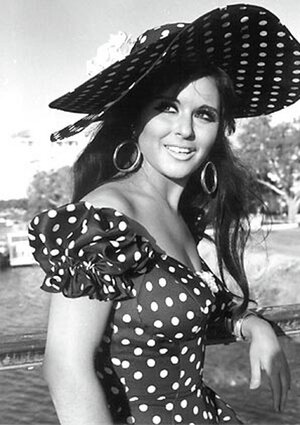 Soad Hosny, mit breitkrempigen Hut und Bluemchenkleid Soad Hosny, mit breitkrempigen Hut und Bluemchenkleid