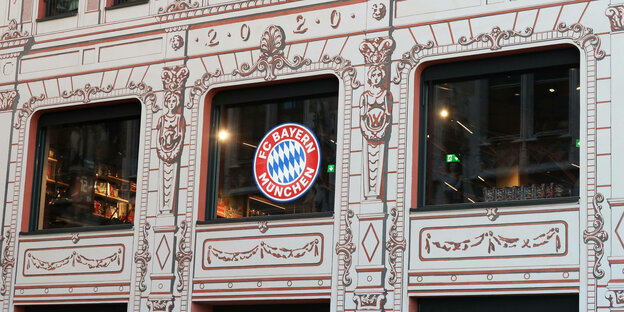 Fassade des FC Bayern-Fanshops in der Münchner Innenstadt