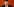 Mann vor rotem Hintergrund