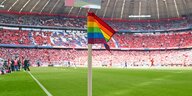 Stadionansicht mit Regenbogenfahne