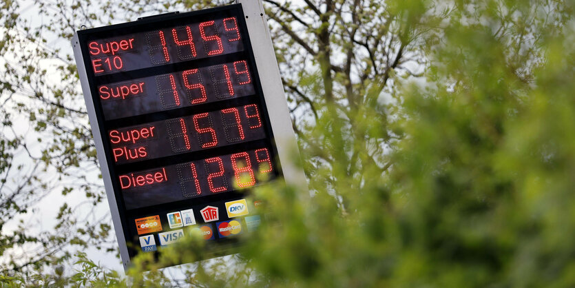 Benzinpreis-Anzeige an einer Tankstelle von Mundorf Tank