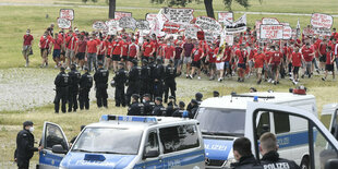 Polizei und Fußballfans