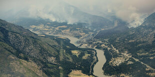 Lytton brennt, fotografiert vom Helikopter aus