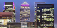 Abendlicher Blick auf das Londoner Finanzzentrum