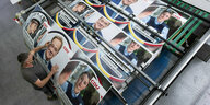 Ein Drucker kontrolliert CDU Wahlplakate