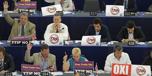 EU-Parlamentarier bei der Abstimmung