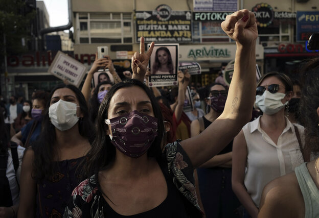 Hunderte Frauen demonstrieren in Ankara Hunderte Frauen demonstrieren in Ankara
