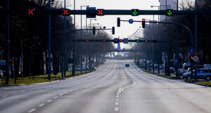 Die Heerstraße in Berlin-Spandau morgen um 8 Uhr - völlig leer. Sonst ist es hier eher super voll mit Autos