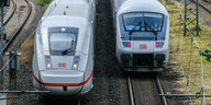 Zwei Züge der Deutschen Bahn