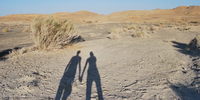 Die Silhouette eines Pärchens in Mitzpe Ramon