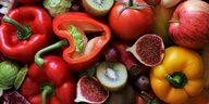 Ein Bild von Obst und Gemüse; vegetarische und vegane Ernährung kann global Treibhausgase reduzieren