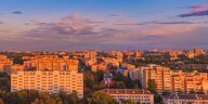 Panorama auf Minsk im Sonnenuntergang