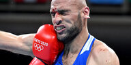 Boxer Odai Alhindawi aus Jordanien hat vom Kroaten Luka Plantic einen draufbekommen.