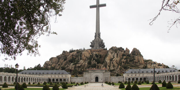Das imposante Grabmal des Diktators Franco
