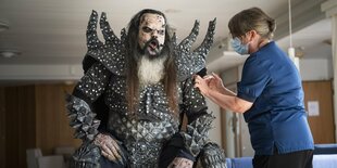 Mr. Lordi wird geimpft