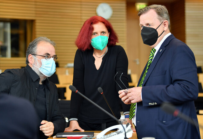 Ramelow (rechts), Astrid Rothe-Beinlich von den Grünen und der Linke Steffen Dittes.