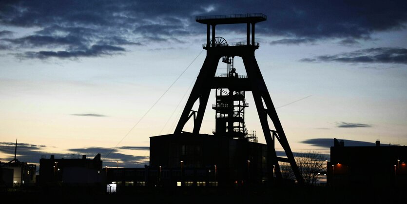 Ein Förderturm eines Bergwerks.