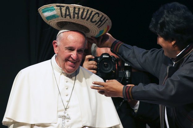 Papst Franziskus mit einem Sombrero