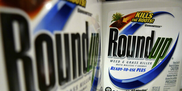 Das von Monsanto hergestellte Unkrautvernichtungsmittel Roundup mit dem umstrittenen Wirkstoff Glyphosat.