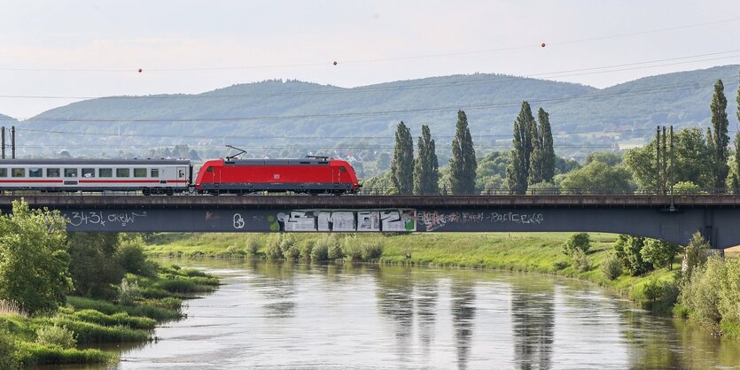 Bahnbrücke über der Weser