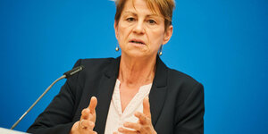 Das Foto zeigt die Berliner Arbeitssenatorin Elke Breitenbach von der Linkspartei.