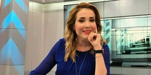 Die mexikanische Journalistin Azucena Uresti ist in einem Fernsehstudio zusehen