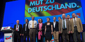 Der neu gewählte AfD-Vorstand auf dem Parteitag in Essen
