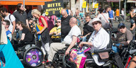 Rollstuhlfahrer auf einer Demonstration 2014