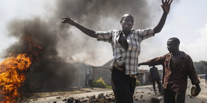 Brennende Barrikaden in der Hauptstadt Bujumbura