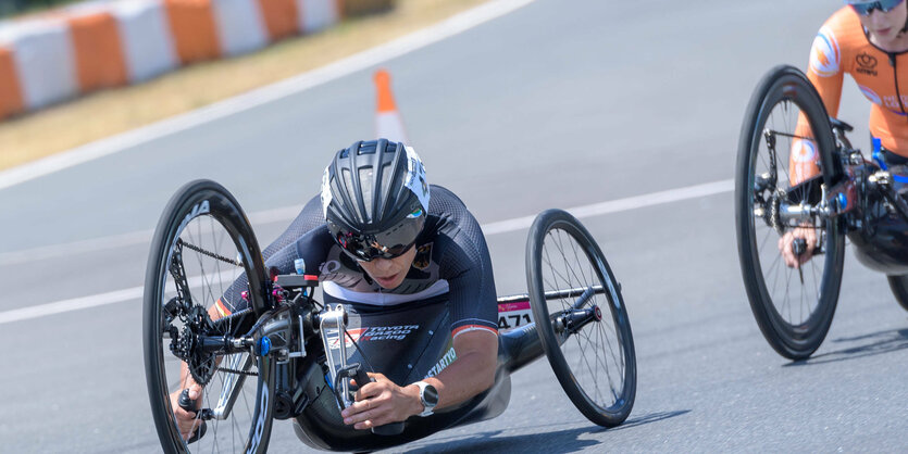 Andrea Eskau bei einem Rennen auf ihrem Handbike