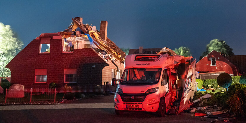 Abgerissene Dächer und zerstörte Wohnmobile