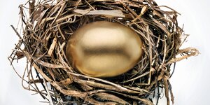 Goldenes Ei im Nest
