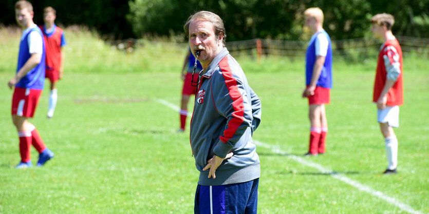 Mädel als Trainer beim Jugendfussball