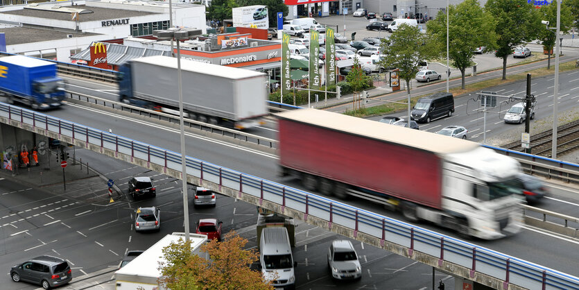 Straßenverkehr auf dem Südschnellweg