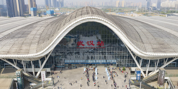 Der Bahnhof von Wuhan aus der Vogelperspektive Der Bahnhof von Wuhan aus der Vogelperspektive