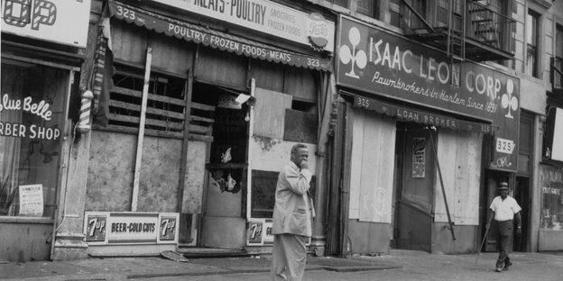 Zugenagelte Schaufenster in Harlem in den Sechzigern