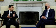 Ukraines Präsident Wolodomir Selenski und US-Präsident Joe Biden im Weißen Haus. Biden trägt eine Maske, Selenski nicht