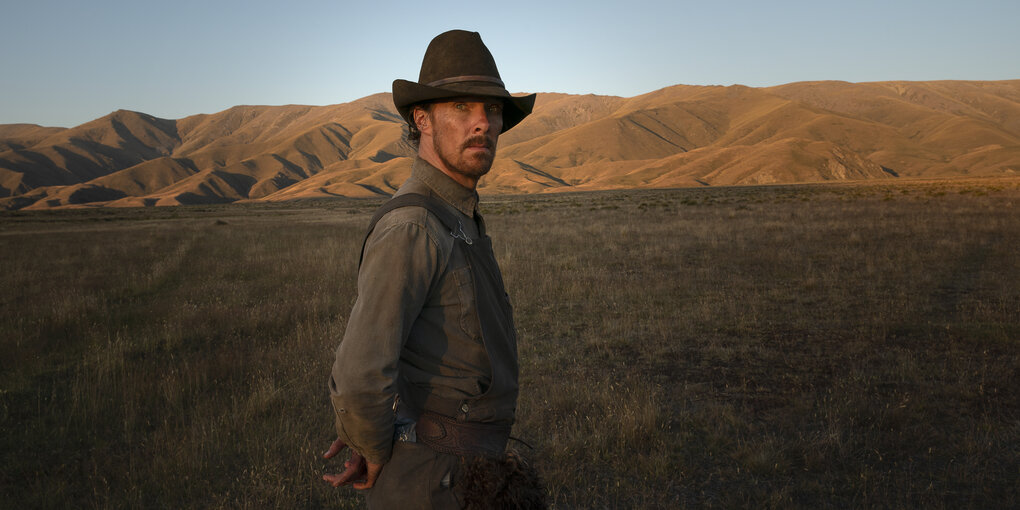 Schauspieler Benedict Cumberbatch als Cowboy vor einem Canyon