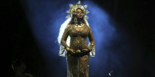 US-Sängerin Beyoncé tritt bei der Verleihung der 59. Grammy Awards auf.