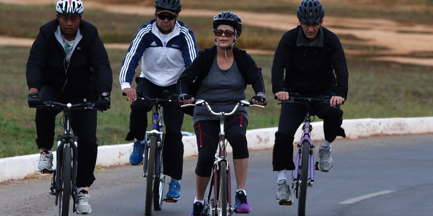 Die Präsidentin beim Fahrradfahren