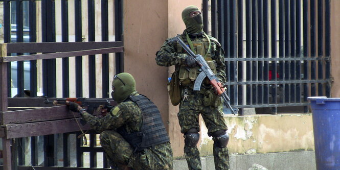 Soldaten am Präsidentenpalast.