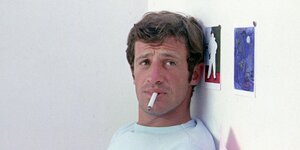 Jean-Paul Belmondo mit Zigarette
