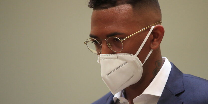 Boateng mit FFP2-Maske