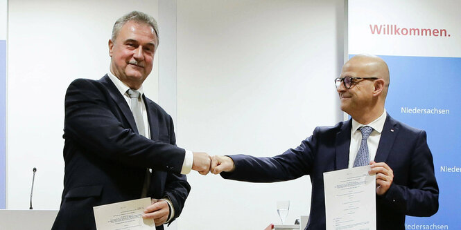 Foto: v.l. Claus Weselsky, Bundesvorsitzender der Gewerkschaft Deutscher Lokomotivfuehrer, GDL und Martin Seiler, Vorstand Personal