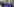 Viele Menschen laufen hinter einem Banner der Voltpartei her