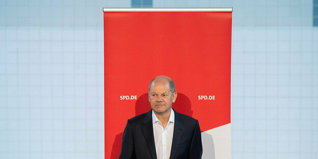 Olaf Scholz bei einem Wahlkampftermin in einem Hallenbad in Wolfsburg