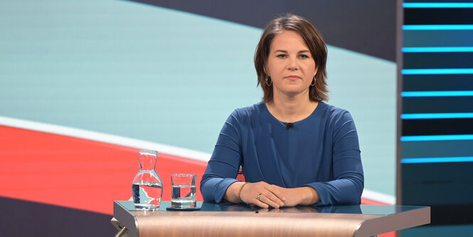 Baerbock in einem TV-Studio