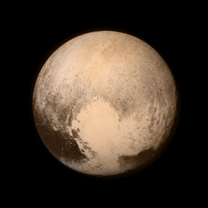 Bild von Pluto, mit Herzform auf dem Zwergplaneten.