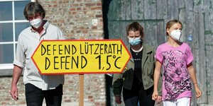 Heukamp, Luisa Neubauer und Greta Thunberg mit Schild "Defend Lützerath 1.5 Grad C"